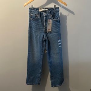 Levi’s ribcage straight ankle. Sz. 25. BNWT